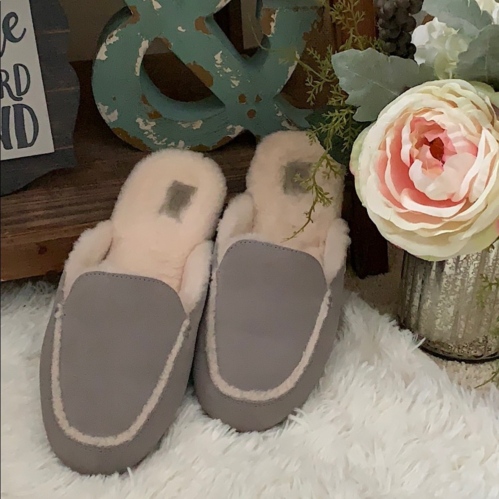 UGG Women’s Lane Slippers